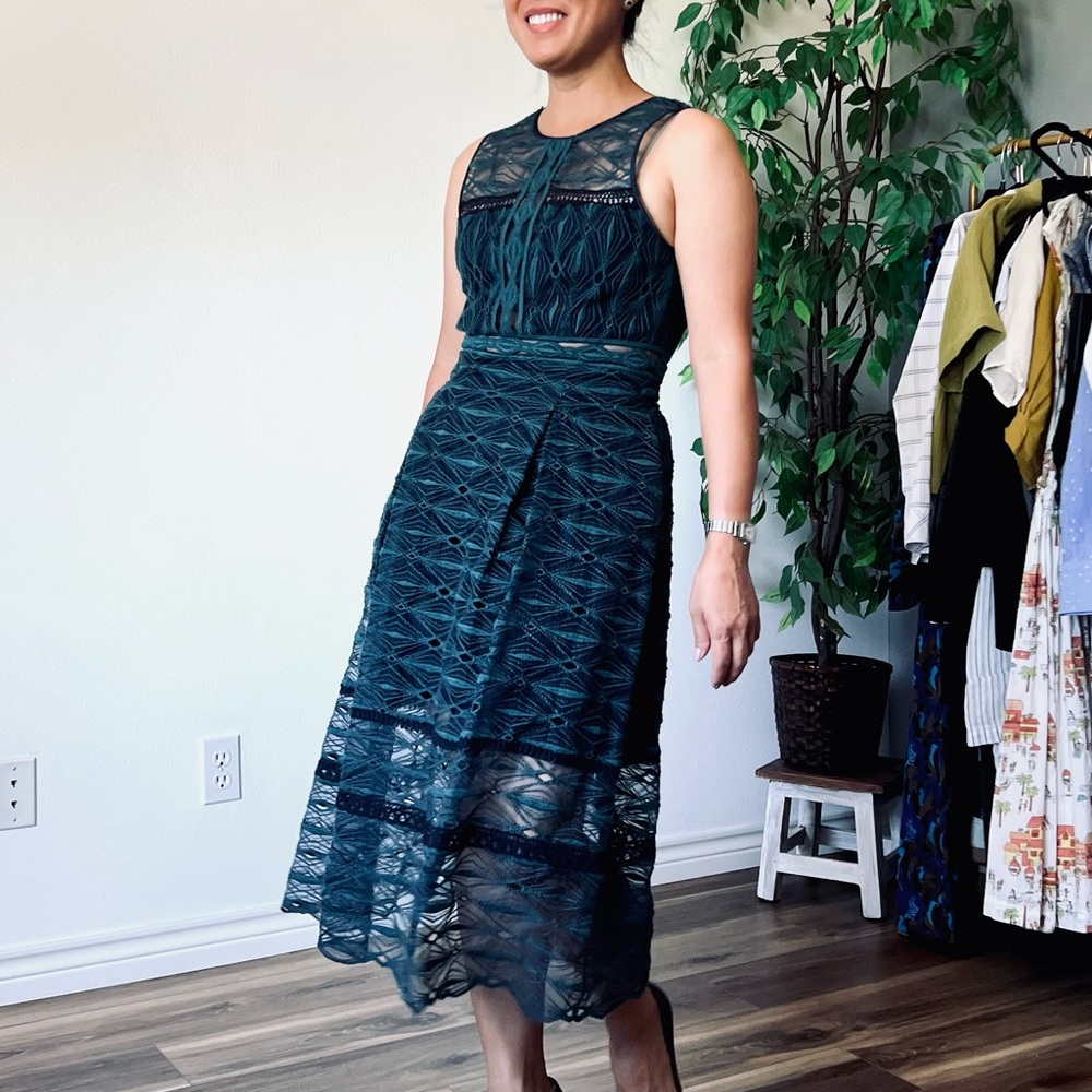 Jonathan Simkhai Mixed-Embroidery
Sleeveless Lace Midi Dress Size 2